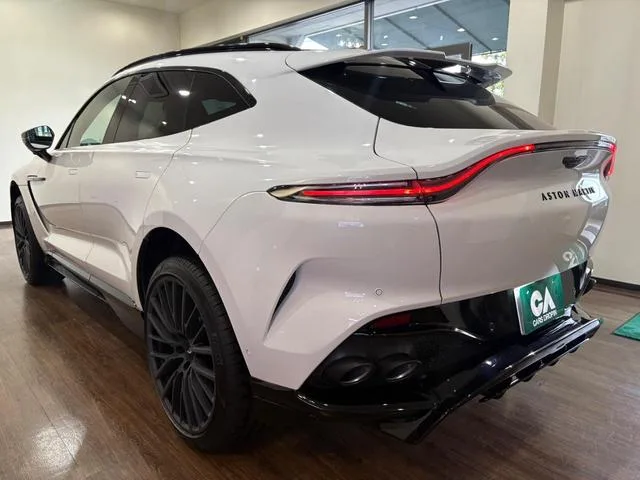 Aston Martin DBX 707 2025 — миниатюра 3