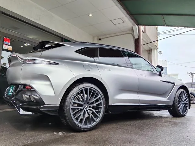 Aston Martin DBX 707 2023 — миниатюра 4