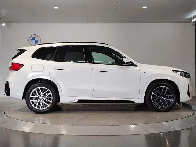 BMW X1 X DRIVE 20I M SPORT 2023 — миниатюра 3