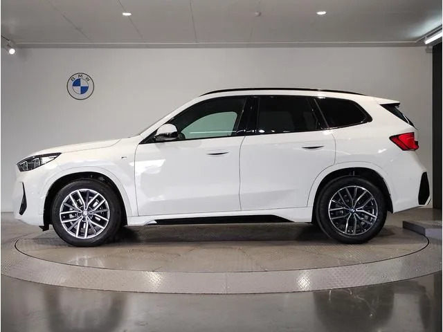BMW X1 X DRIVE 20I M SPORT 2023 — миниатюра 5