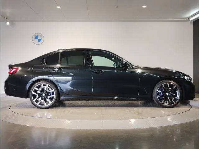 BMW 3 Series 50TH ANNIVERSARY LIMITED 2025 — миниатюра 5