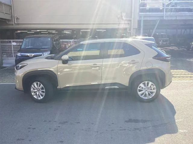Toyota YARIS CROSS HYBRID G 2022 — миниатюра 3