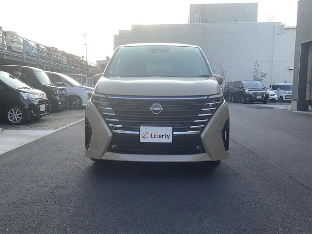 Nissan SERENA E-POWER HIGHWAY STAR V 2023 — миниатюра 3
