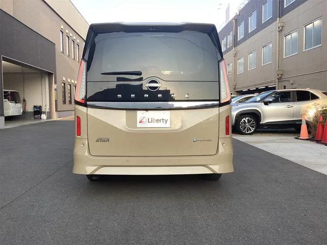 Nissan SERENA E-POWER HIGHWAY STAR V 2023 — миниатюра 4