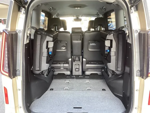 Nissan SERENA E-POWER HIGHWAY STAR V 2023 — миниатюра 5