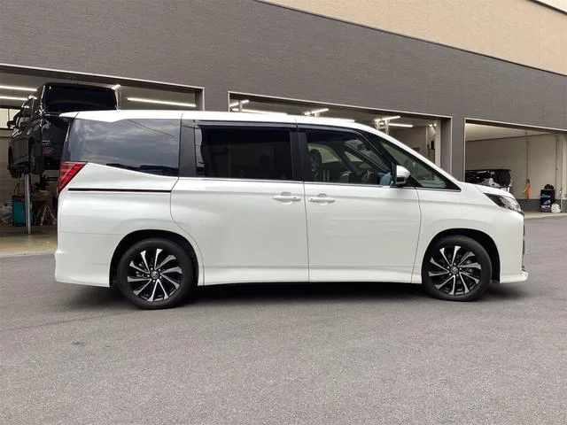 Toyota NOAH S-Z 2023 — миниатюра 4