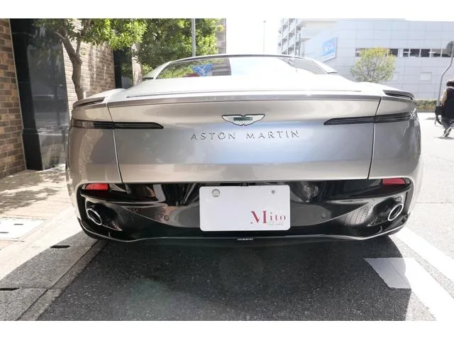 Aston Martin DB12 BASE GRADE 2025 — миниатюра 4