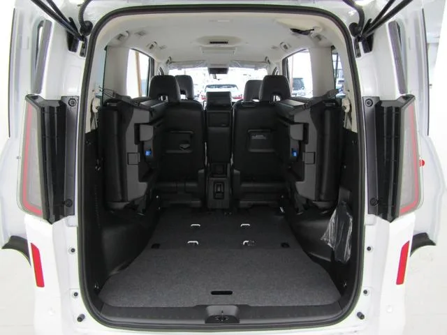 Nissan SERENA E-POWER HIGHWAY STAR V 2026 — миниатюра 4