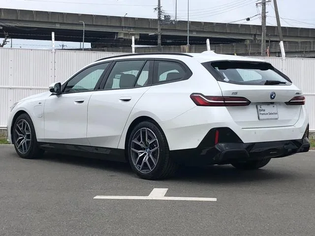 BMW i5 E DRIVE 40 TOURING M-SPORT 2025 — миниатюра 2