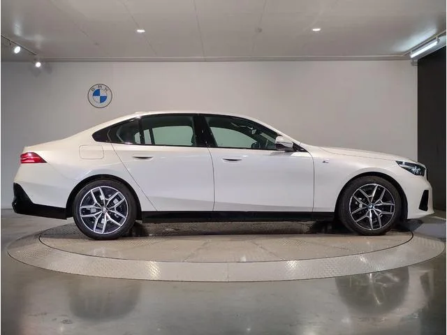 BMW 5 SERIES 523D X DRIVE M-SPORT 2024 — миниатюра 2