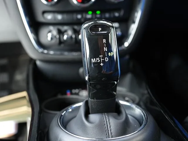 MINI MINI COOPER CLUBMAN PREMIUM PLUS PACKAGE CLASSIC TRIM 2023 — миниатюра 4