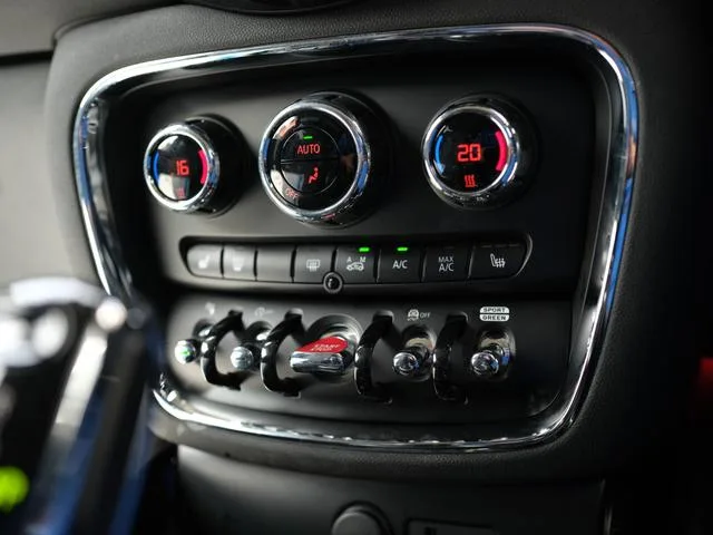 MINI MINI COOPER CLUBMAN PREMIUM PLUS PACKAGE CLASSIC TRIM 2023 — миниатюра 5