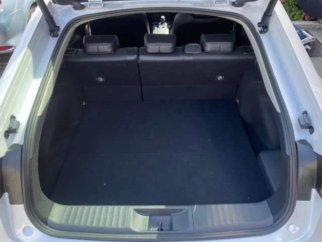 Toyota Prius Z 2023 — миниатюра 4