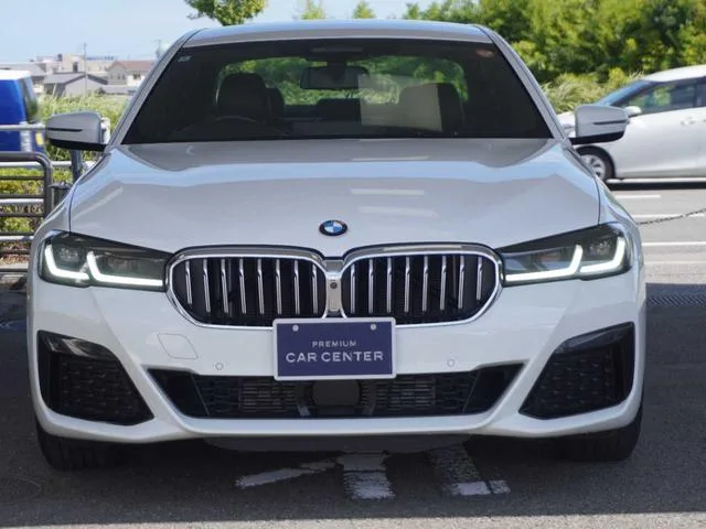 BMW 5 Series 523D X DRIVE M-SPORT 40TH ANNIVERSARY EDITION 2022 — миниатюра 2