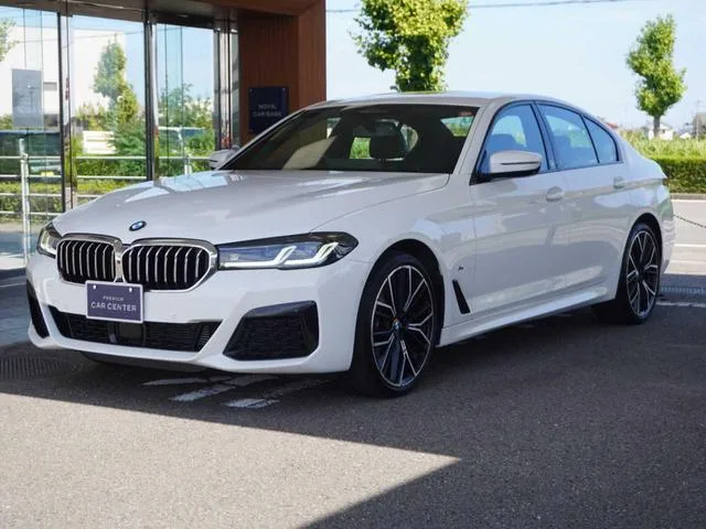 BMW 5 Series 523D X DRIVE M-SPORT 40TH ANNIVERSARY EDITION 2022 — миниатюра 3