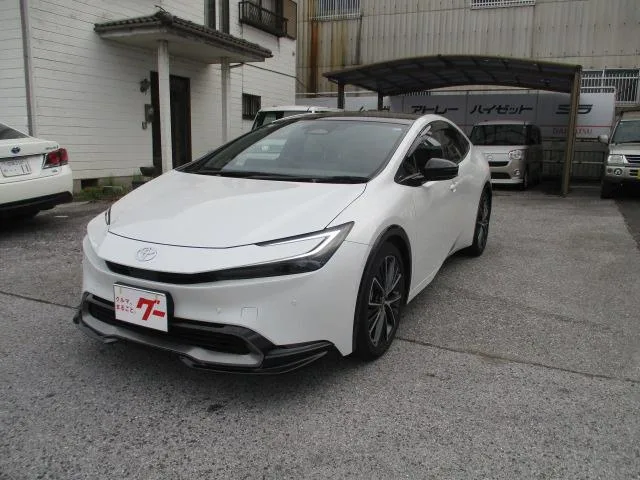 Toyota PRIUS Z 2023 — фото 1, купить с доставкой в Москву