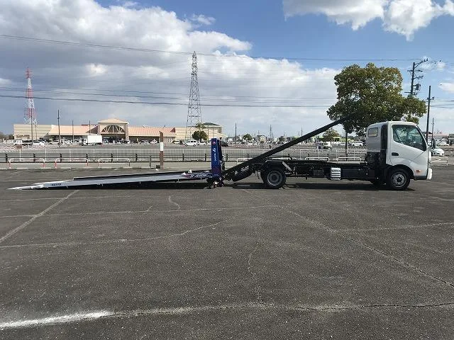 Hino DUTRO 2022 — миниатюра 3