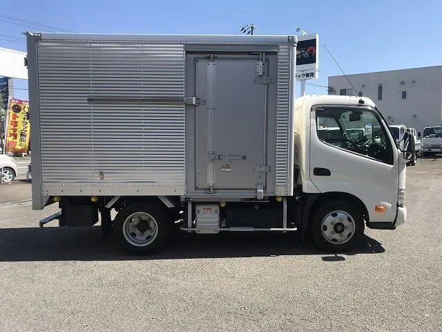 Hino DUTRO 2022 — миниатюра 3
