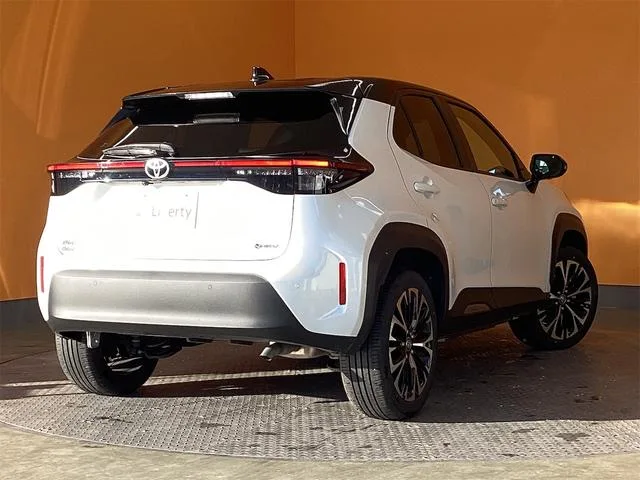 Toyota YARIS CROSS HYBRID Z 2025 — миниатюра 3