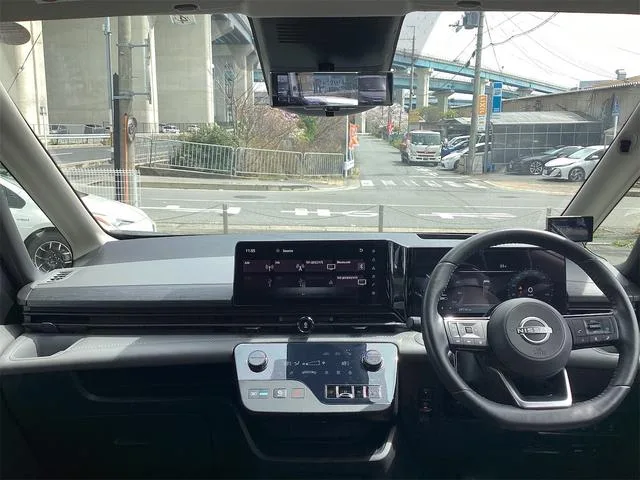 Nissan SERENA E-POWER LUXION 2023 — миниатюра 3