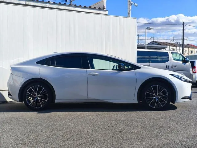 Toyota Prius Z 2023 — миниатюра 3