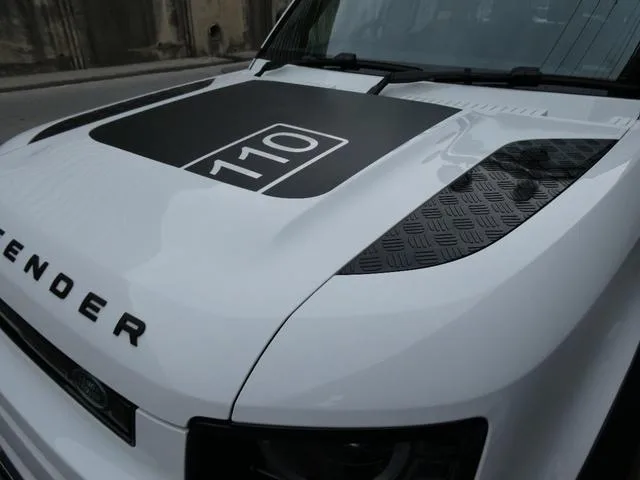Land Rover Defender COUNTY EXTERIOR PACK CURATED FOR JAPAN 2024 — миниатюра 4