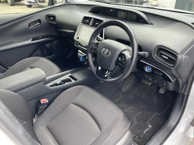 Toyota PRIUS S SAFETY PLUS II 2022 — миниатюра 2