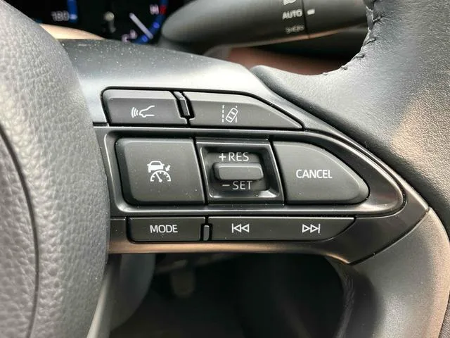 Toyota YARIS CROSS HYBRID Z 2022 — миниатюра 3