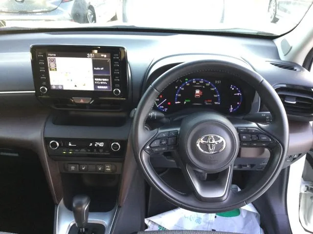 Toyota YARIS CROSS HYBRID Z 2022 — миниатюра 3