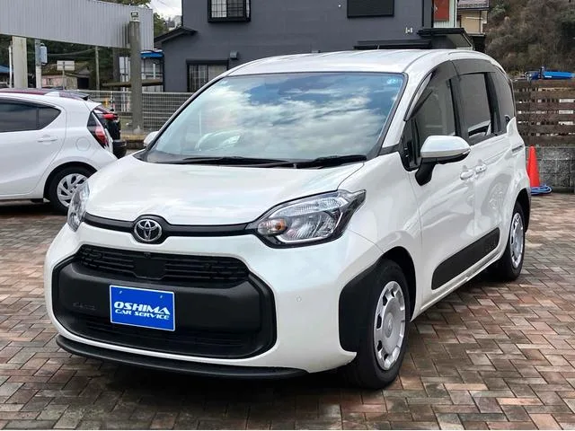 Toyota SIENTA HYBRID G 2023 — фото 1, купить с доставкой в Москву