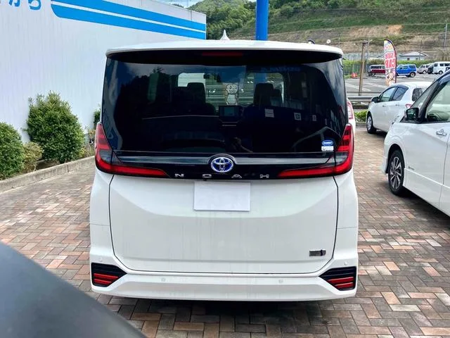 Toyota NOAH HYBRID S-Z 2023 — миниатюра 4