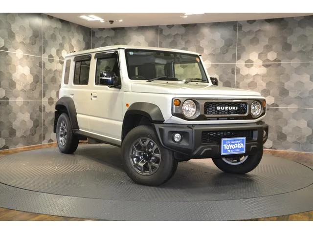 Suzuki JIMNY NOMADE FC 2025 — фото 1, купить с доставкой в Москву