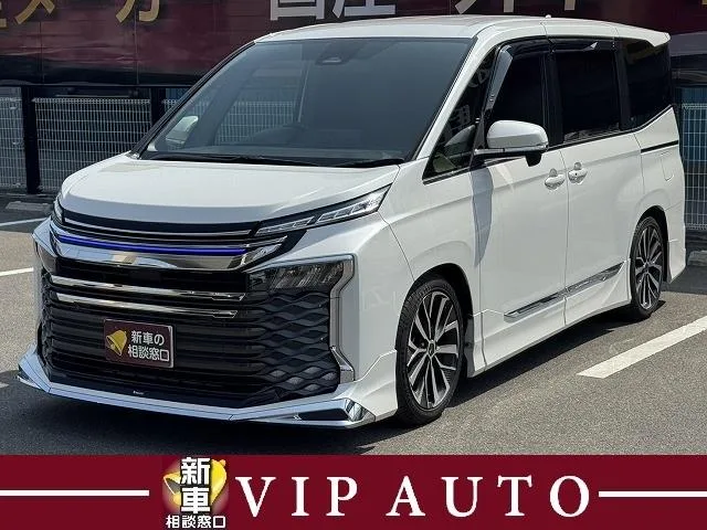 Toyota VOXY 2023 — фото 1, купить с доставкой в Москву