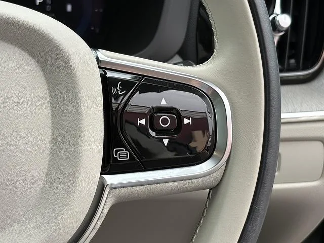 Volvo XC60 PLUS B5 2023 — миниатюра 3