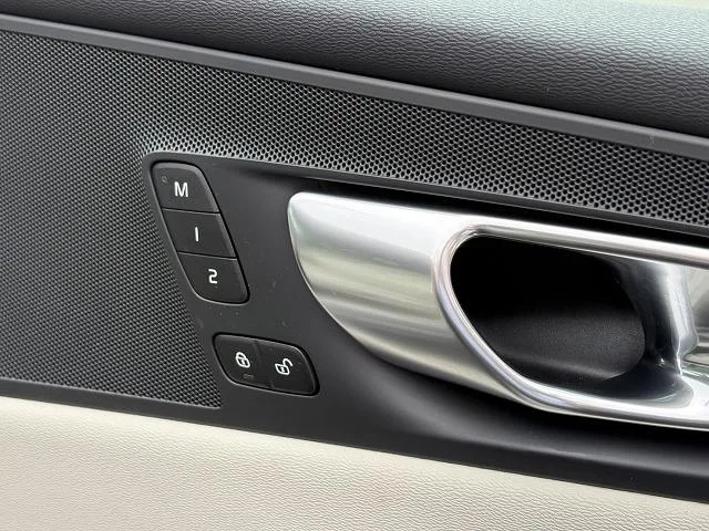 Volvo XC60 PLUS B5 2023 — миниатюра 5