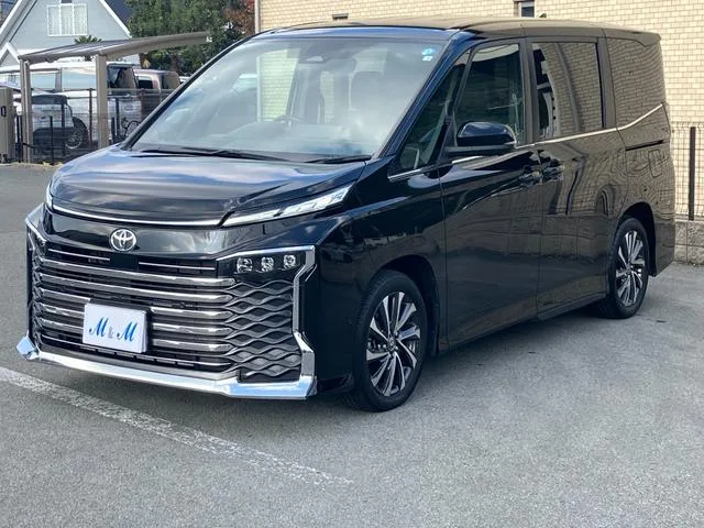 Toyota VOXY S-Z 2022 — фото 1, купить с доставкой в Москву