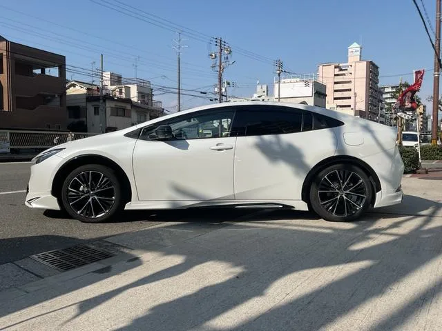 Toyota PRIUS Z 2024 — миниатюра 3