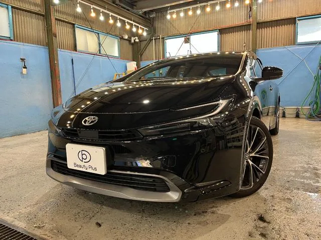 Toyota Prius Z 2023 — фото 1, купить с доставкой в Москву