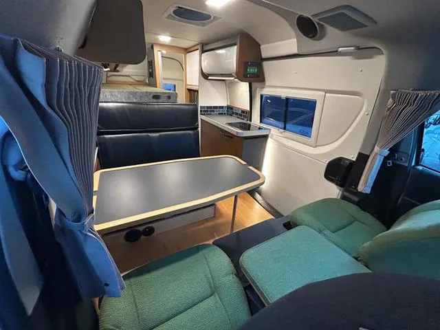 Toyota HIACE VAN 2022 — миниатюра 2