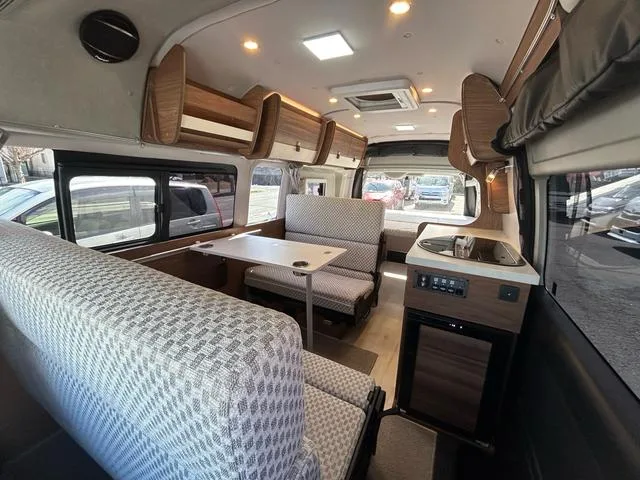 Toyota HIACE VAN 2024 — миниатюра 2