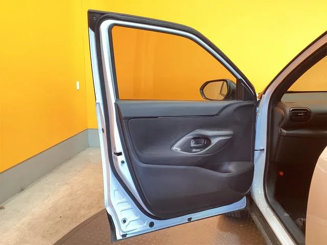 Toyota YARIS CROSS HYBRID Z 2025 — миниатюра 4