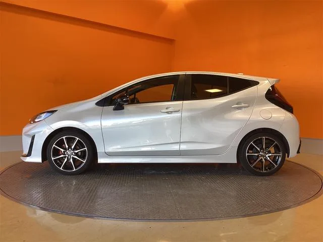 Toyota AQUA GR SPORT 2023 — миниатюра 4