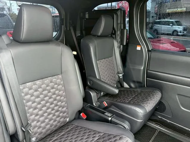Toyota VOXY S-Z 2024 — миниатюра 2