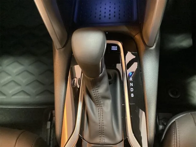 Toyota CorollaCross HYBRID Z 2024 — миниатюра 4