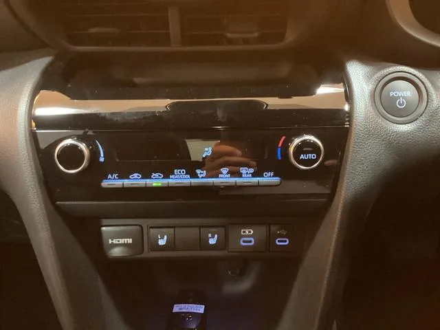 Toyota YARIS CROSS HYBRID Z 2025 — миниатюра 4