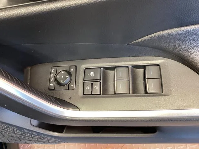 Toyota RAV4 X 2023 — миниатюра 5