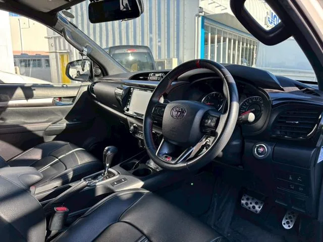 Toyota Hilux Z GR SPORT 2023 — миниатюра 4