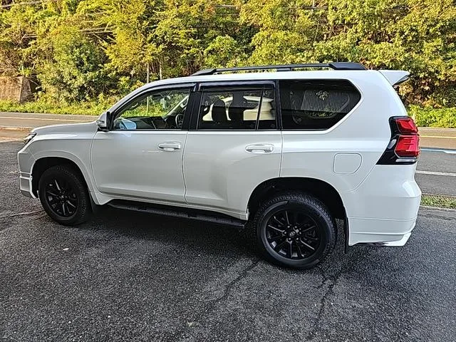 Toyota Land Cruiser Prado TX L PACKAGE MATT BLACK EDITION 2023 — миниатюра 2