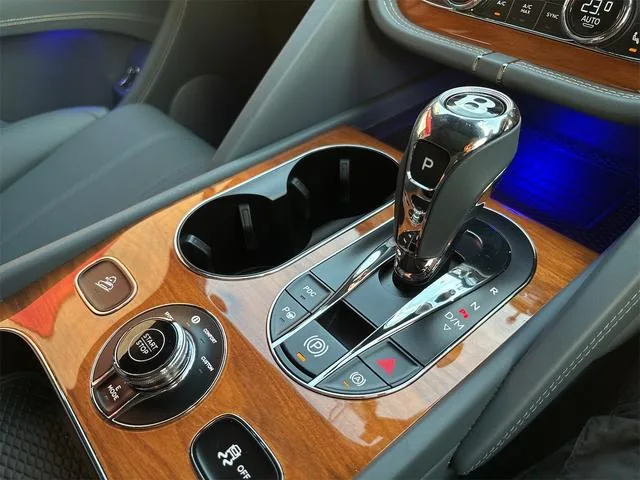 Bentley BENTAYGA HYBRID 2022 — миниатюра 3