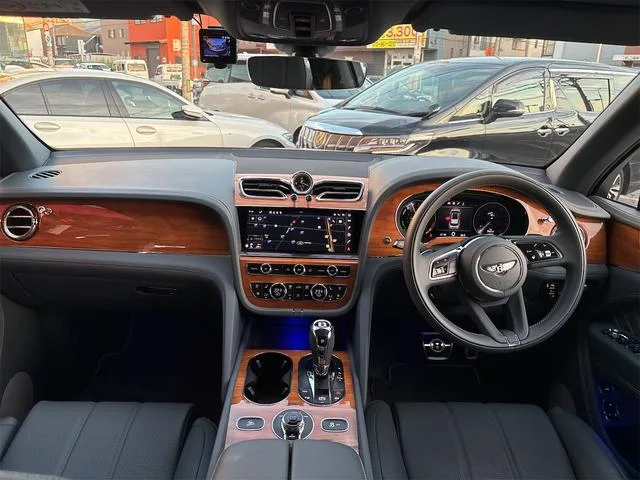 Bentley BENTAYGA HYBRID 2022 — миниатюра 4